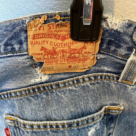 Vntg Levi short - distressed - Picture 4 of 4